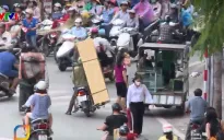 Xe máy vẫn là phương tiện mưu sinh của hàng triệu người