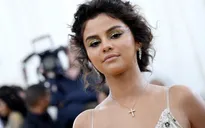 Selena Gomez mong tình cũ Justin Bieber nghe ca khúc mới