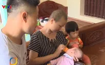 Cuộc sống sau 5 tháng chào đời của bé Bình An và người mẹ ung thư vú
