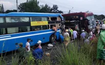 Kon Tum: Hai xe khách va chạm nhau, 7 người bị thương