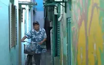 Người họa sĩ già và những bức tường cũ tại TP.HCM
