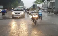Mưa lớn diện rộng ở Bắc Bộ và Bắc Trung Bộ, đề phòng lốc, sét, gió giật mạnh