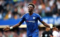 Abraham phá dớp ở Chelsea, HLV Lampard mừng ra mặt