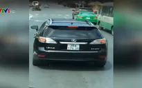 Người dân bức xúc trước hành vi ô tô cản đường xe cứu hỏa