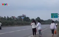 Băng qua cao tốc, 2 nữ công nhân bị ô tô tông chết, 1 người bị thương