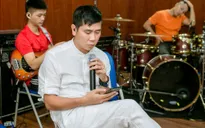 Trước tin đồn ly hôn, Hồ Hoài Anh vẫn đeo nhẫn cưới miệt mài tập luyện tới đêm cùng Khắc Việt