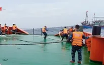 Cảnh sát biển Nghệ An cứu tàu cá và 9 ngư dân gặp nạn trên biển