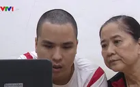 Cậu bé tỉnh lại sau 2 năm hôn mê