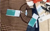 Tạm giữ gần 4 tấn quần áo cắt mác nước ngoài gắn nhãn thương hiệu Việt