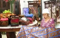 Trăn trở nghề làm batik truyền thống