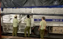 Quảng Ngãi: Tạm giữ 3 tấn đường nghi nhập lậu