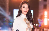 Hoa hậu Phương Khánh diện áo dài nền nã dự khai mạc Lễ hội Dừa Bến Tre 2019