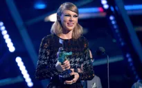 Taylor Swift trở thành nghệ sĩ đầu tiên được Billboard trao giải “Phụ nữ của thập kỷ”