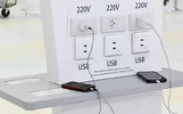 Hãy dừng ngay và luôn việc sạc smartphone ở nơi công cộng!