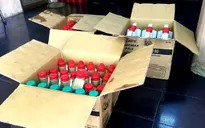 TP.HCM: Phát hiện cơ sở nghi kinh doanh dầu nhớt giả nhãn hiệu Castrol