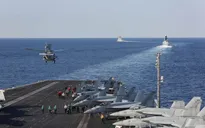 Mỹ dịch chuyển tàu sân bay qua eo biển Hormuz