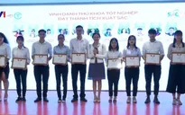 Trao học bổng cho sinh viên thủ khoa tại TP.HCM
