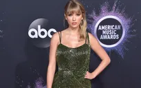 AMAs 2019: Taylor Swift đẹp không tì vết trên thảm đỏ