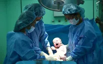 TP.HCM: Mẹ con suýt mất mạng vì sinh thuận theo tự nhiên