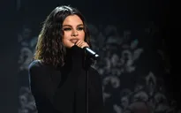 Selena Gomez hoảng loạn trước khi trình diễn tại AMAs 2019