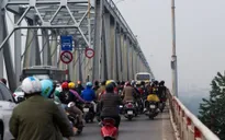 Lắp đặt tấm chống ồn trên cầu Chương Dương trước Tết Nguyên đán 2020