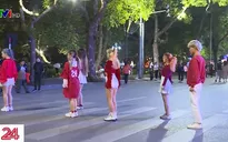 Những vũ điệu sôi động trên phố đi bộ hồ Gươm
