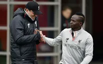 Jurgen Klopp bảo vệ Sadio Mane trước sự công kích của đối thủ