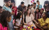Angelina Jolie khuyên phụ nữ hãy sống trọn vẹn