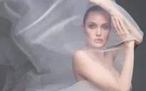 Chụp hình khỏa thân ở tuổi 44, Angelina Jolie vẫn đẹp mê hồn
