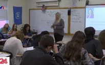 Học sinh cấp 3 ở Mỹ học về luận tội ở trường học