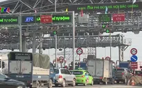 Ô tô không dán thẻ đi vào làn thu phí không dừng sẽ bị phạt