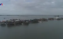 Ngôi làng ở Philippines dần chìm trong nước biển