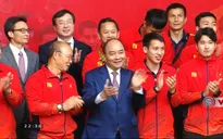 Thủ tướng Nguyễn Xuân Phúc chúc mừng 2 đội tuyển bóng đá Việt Nam