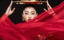 Hoa hậu Lương Thùy Linh mang điệu múa mâm đến Miss World 2019
