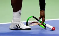 Vợt hỏng của Serena Williams được bán với giá gần 400 triệu đồng