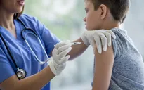 Anh kêu gọi tiêm phòng cúm cho trẻ nhỏ