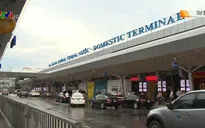 Sân bay Tân Sơn Nhất lắp thêm màn hình lớn song ngữ Việt - Anh