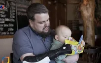 Cánh tay sinh học giúp gắn kết tình cha con