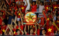 ẢNH: Rạng rỡ sắc màu CĐV Việt Nam trong chiến thắng kịch tính trước U22 Indonesia