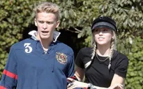 Miley Cyrus ngày càng hạnh phúc bên tình mới