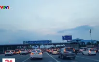 Kẹt xe kéo dài, tài xế tháo barie quay đầu giữa cao tốc TP.HCM - Long Thành - Dầu Giây