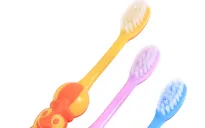 Độc đáo với giá treo đồ được làm từ bàn chải đánh răng