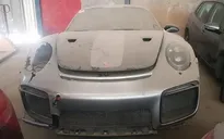 Đến lượt Porsche 911 GT2 RS hơn 20 tỷ đồng bị bỏ rơi trong hoang phế