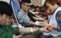 Mặc trời mưa rét, "Chủ nhật Đỏ" ấm nóng những giọt máu cứu người