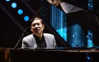 “Táo kinh tế” Quang Thắng tự đệm piano khoe giọng hát ngọt ngào