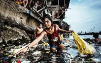 “Cô bé nhặt rác thải nhựa” đoạt giải Ảnh năm 2019 của UNICEF