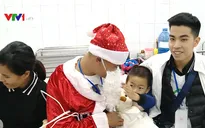 Giáng sinh yêu thương với những bệnh nhi ở Bệnh viện Châm cứu Trung ương