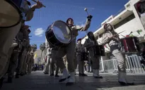 Người hành hương đổ về Bethlehem mừng Giáng sinh