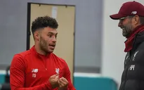 Liverpool tiếp tục gặp vấn đề với chấn thương của Oxlade-Chamberlain