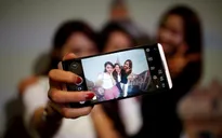 Sony hốt bạc nhờ người dùng thích "tự sướng"